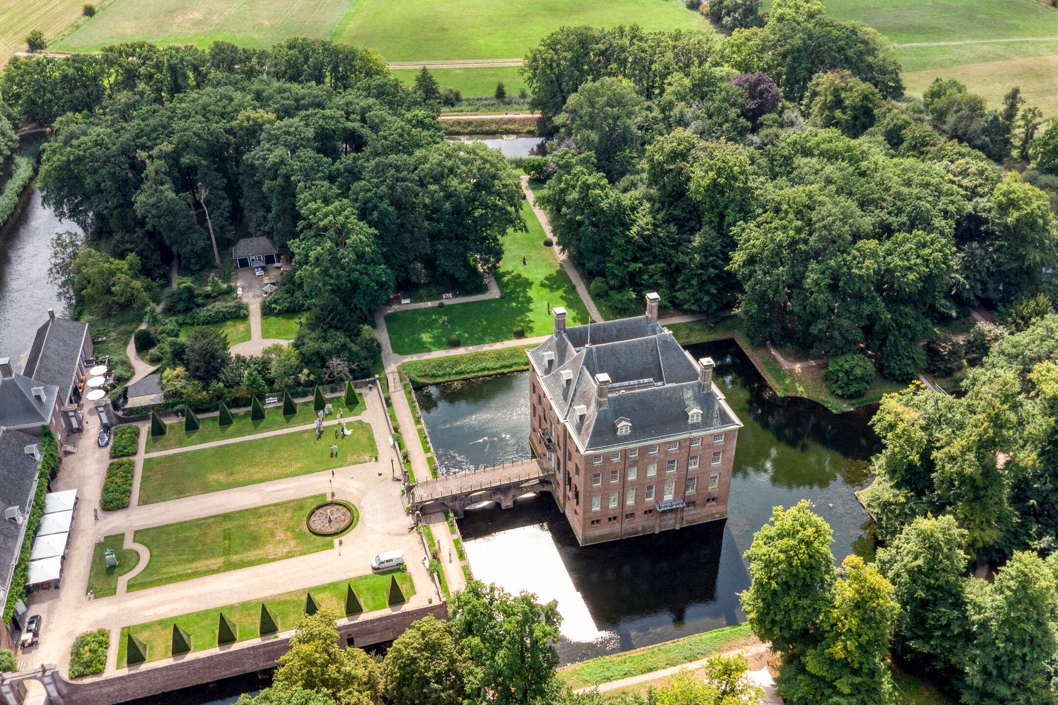 Foto 39 van Burg W E v Weedelaan 7