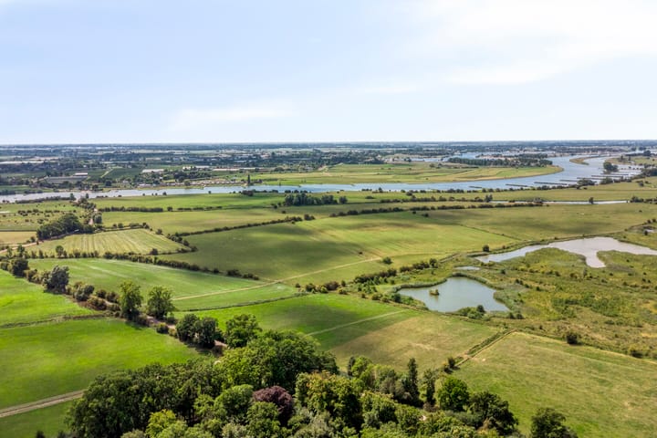 Foto 40 van Burg W E v Weedelaan 7