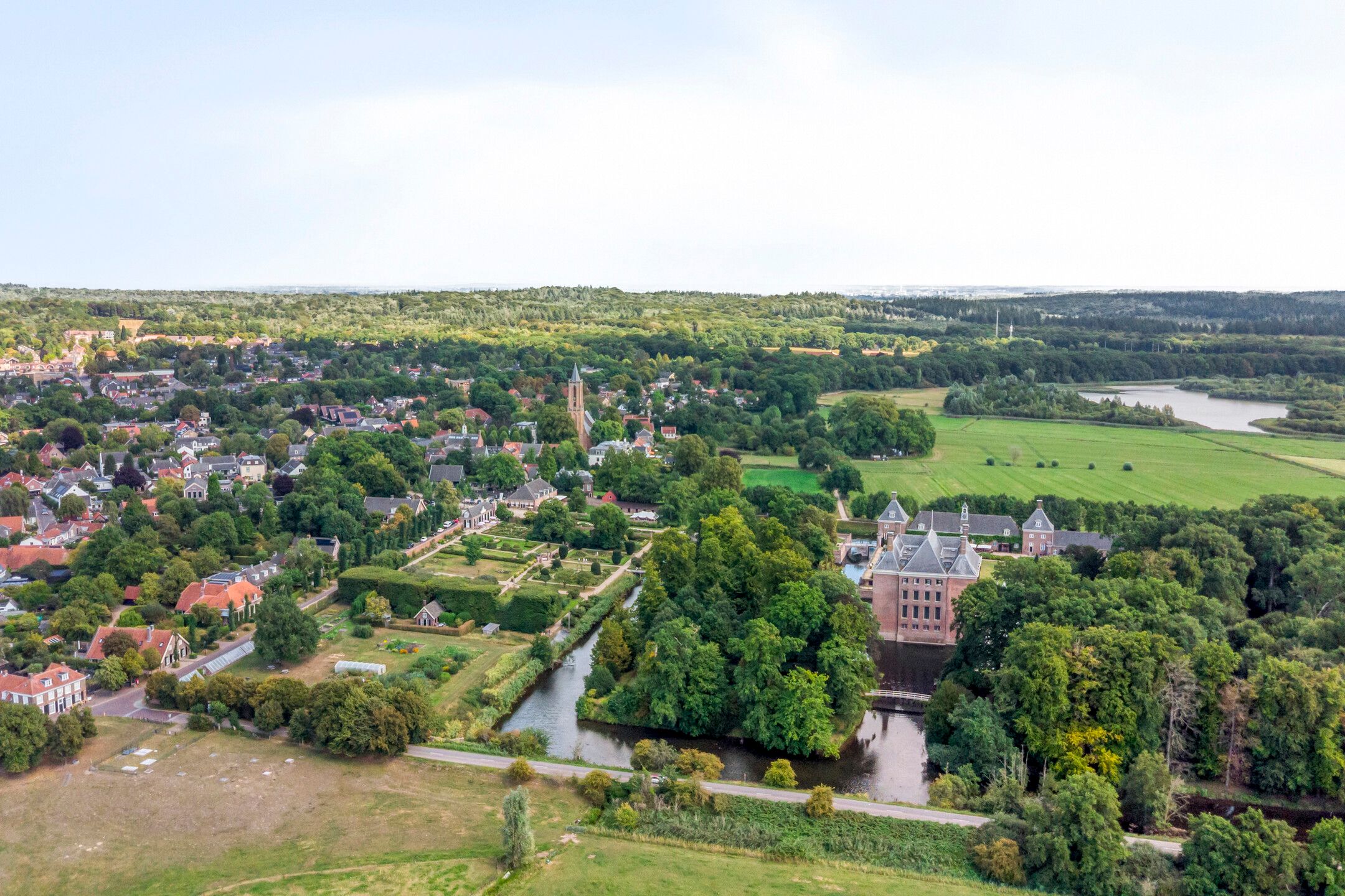 Foto 42 van Burg W E v Weedelaan 7