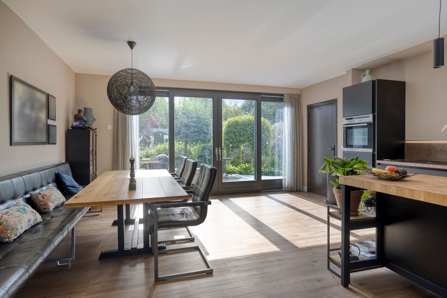 Photo 10 of Rogstraat 37