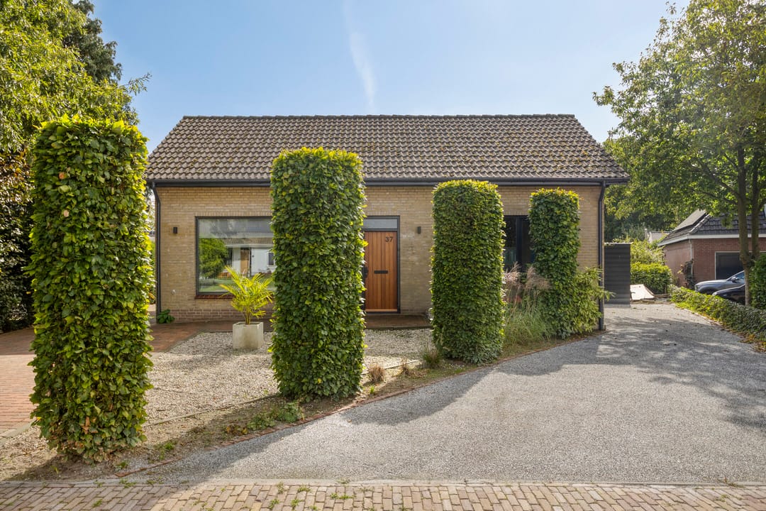 Photo 38 of Rogstraat 37