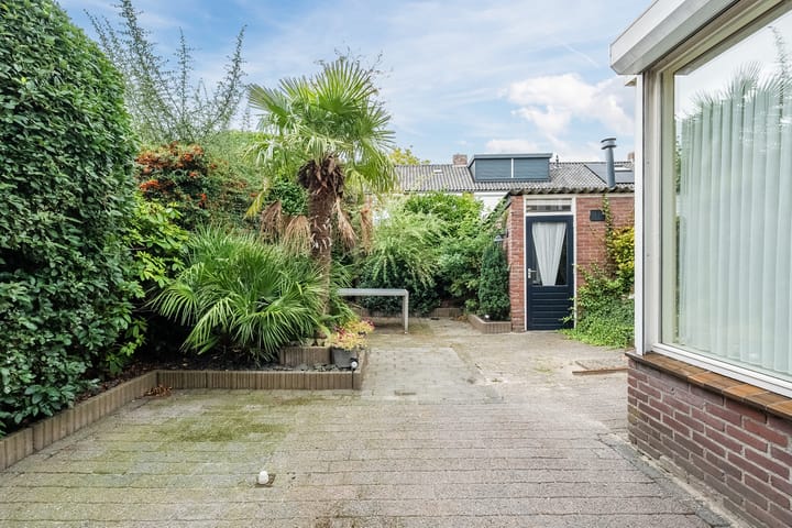 Photo 2 of Van Kinschotstraat 8