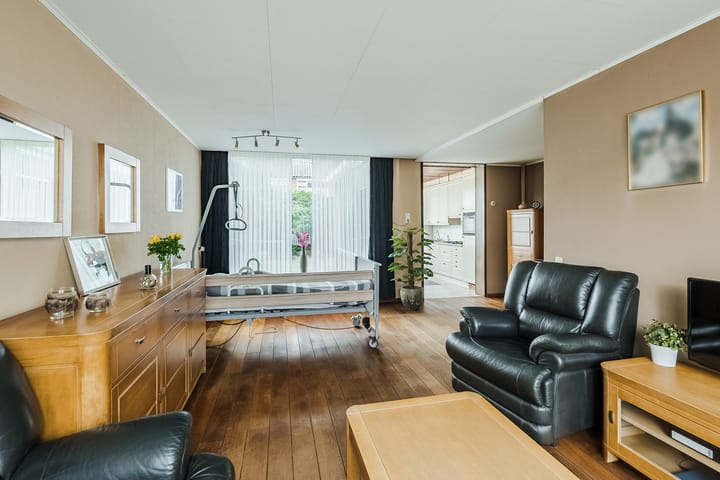 Photo 3 of Van Kinschotstraat 8