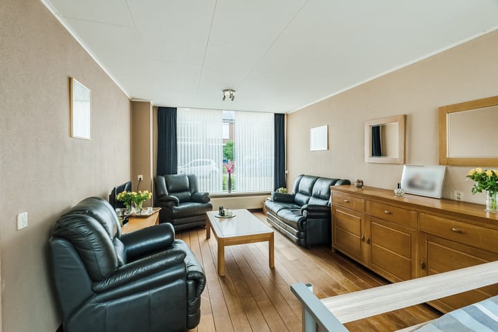 Photo 5 of Van Kinschotstraat 8