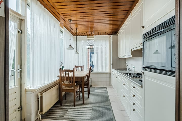 Photo 8 of Van Kinschotstraat 8