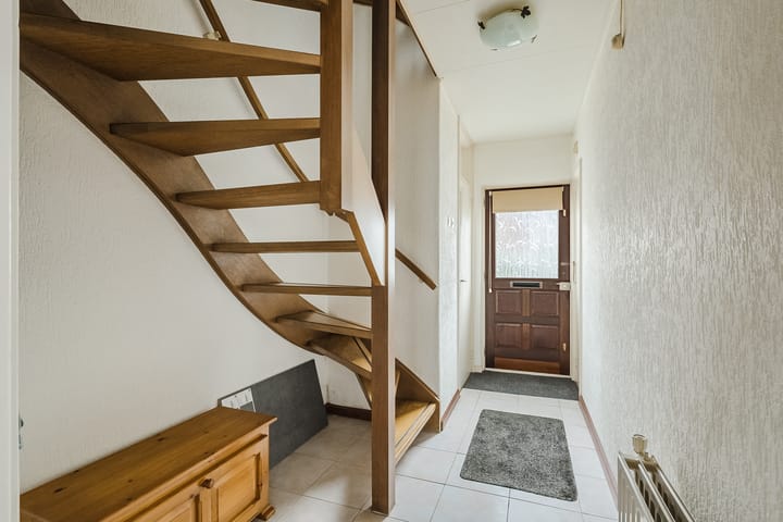 Photo 10 of Van Kinschotstraat 8