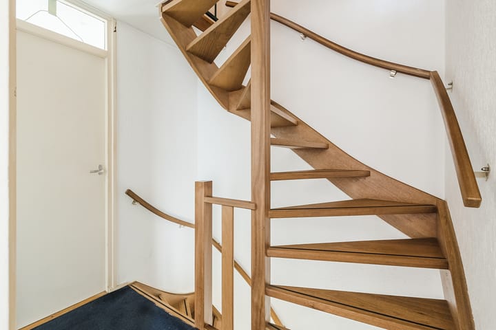 Photo 12 of Van Kinschotstraat 8