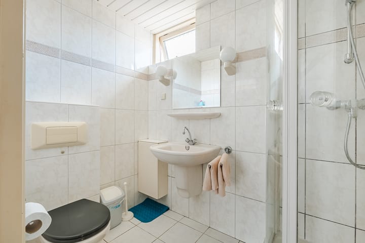 Photo 17 of Van Kinschotstraat 8