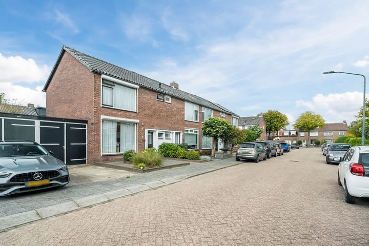 Photo 29 of Van Kinschotstraat 8