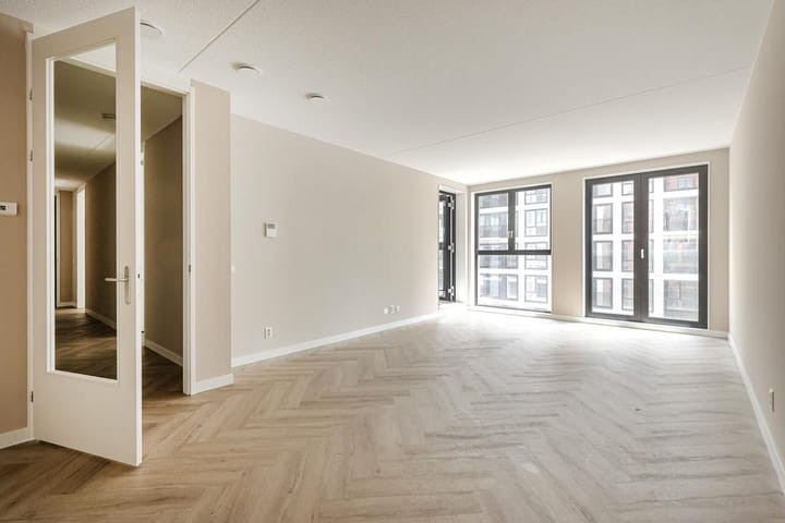 Photo 2 of Mies van der Rohestraat 151