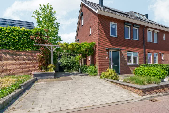 Foto 46 van Biezenstraat 1