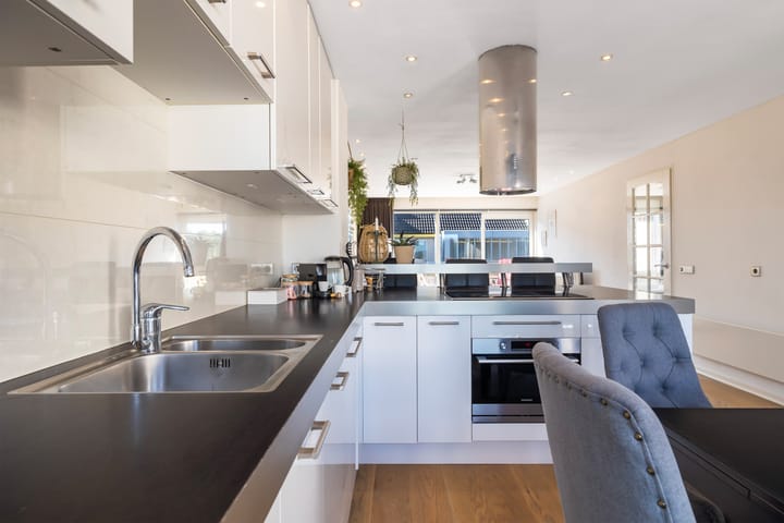 Photo 18 of Port Broclede 37