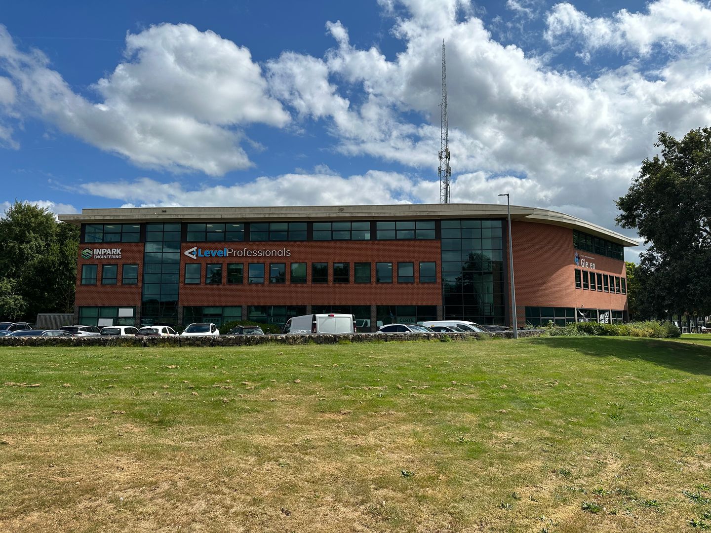 View photo 2 of Zendmastweg 19