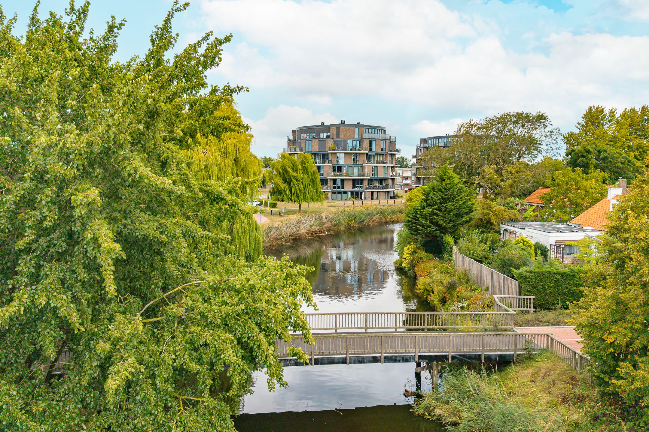 Foto 3 van Antoni Gaudipark 54