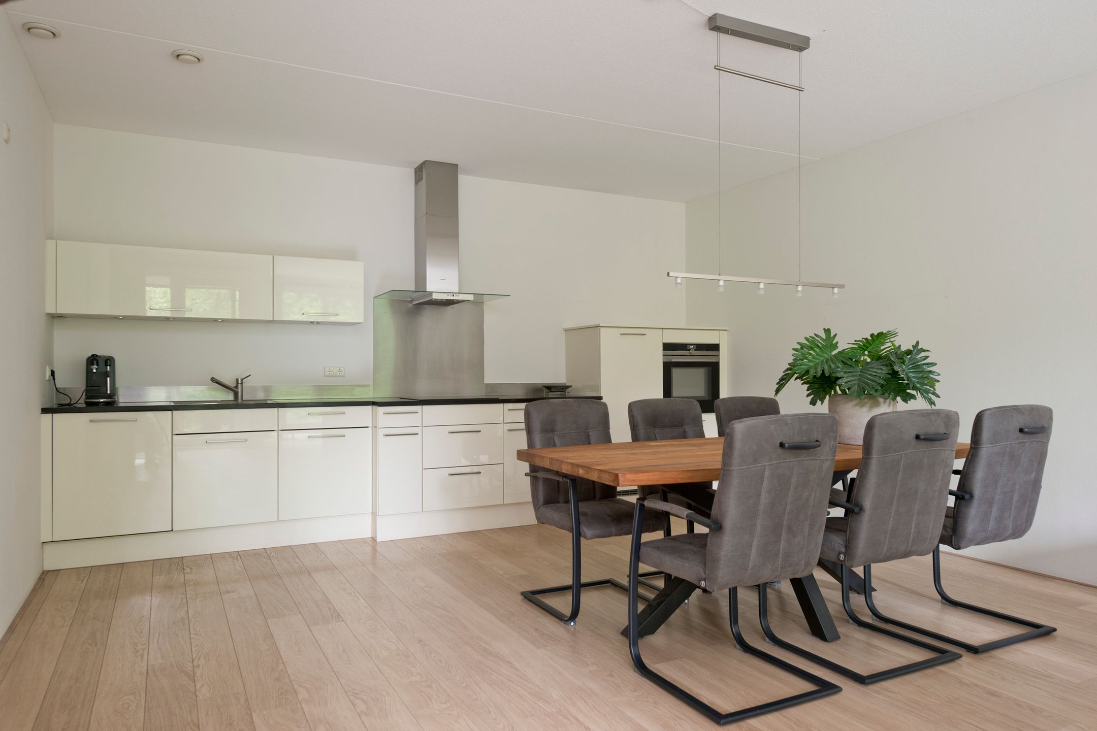 Photo 15 of Graaf van Rechterenweg 53-31