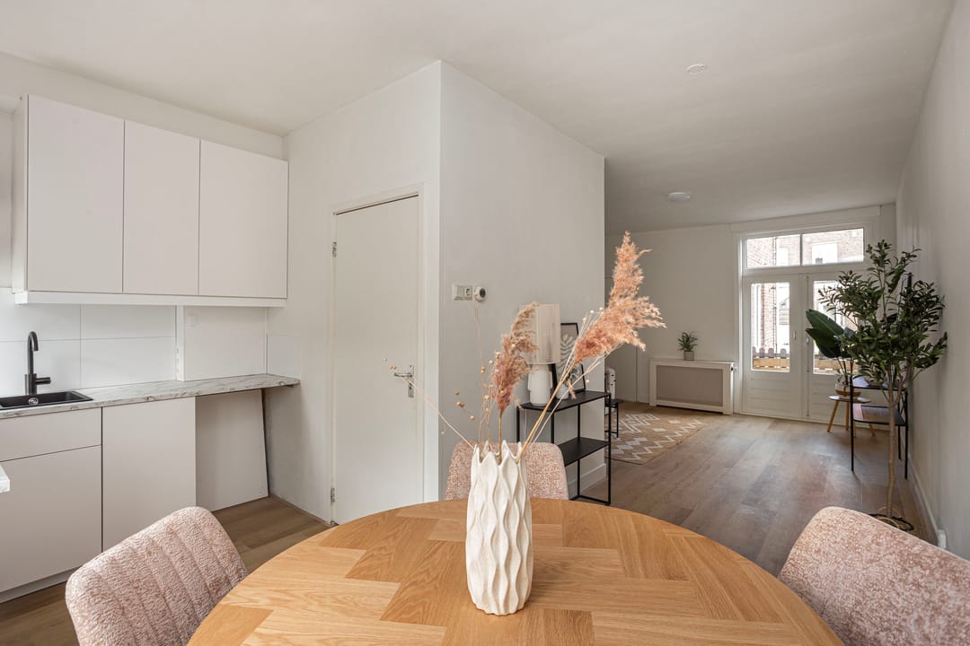 Photo 8 of Minahassastraat 27-B