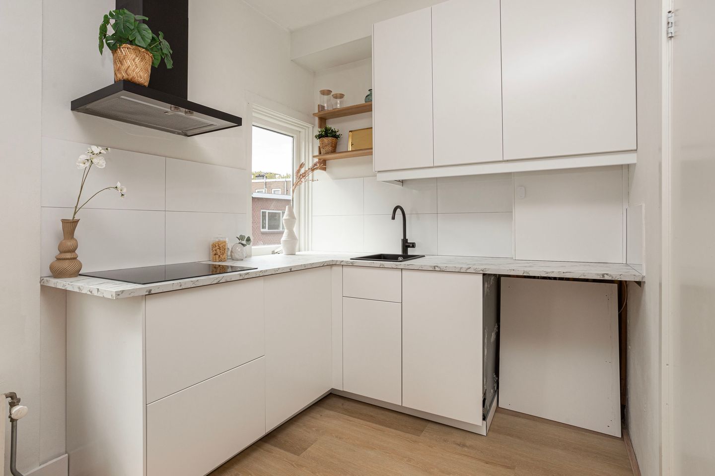 Photo 10 of Minahassastraat 27-B