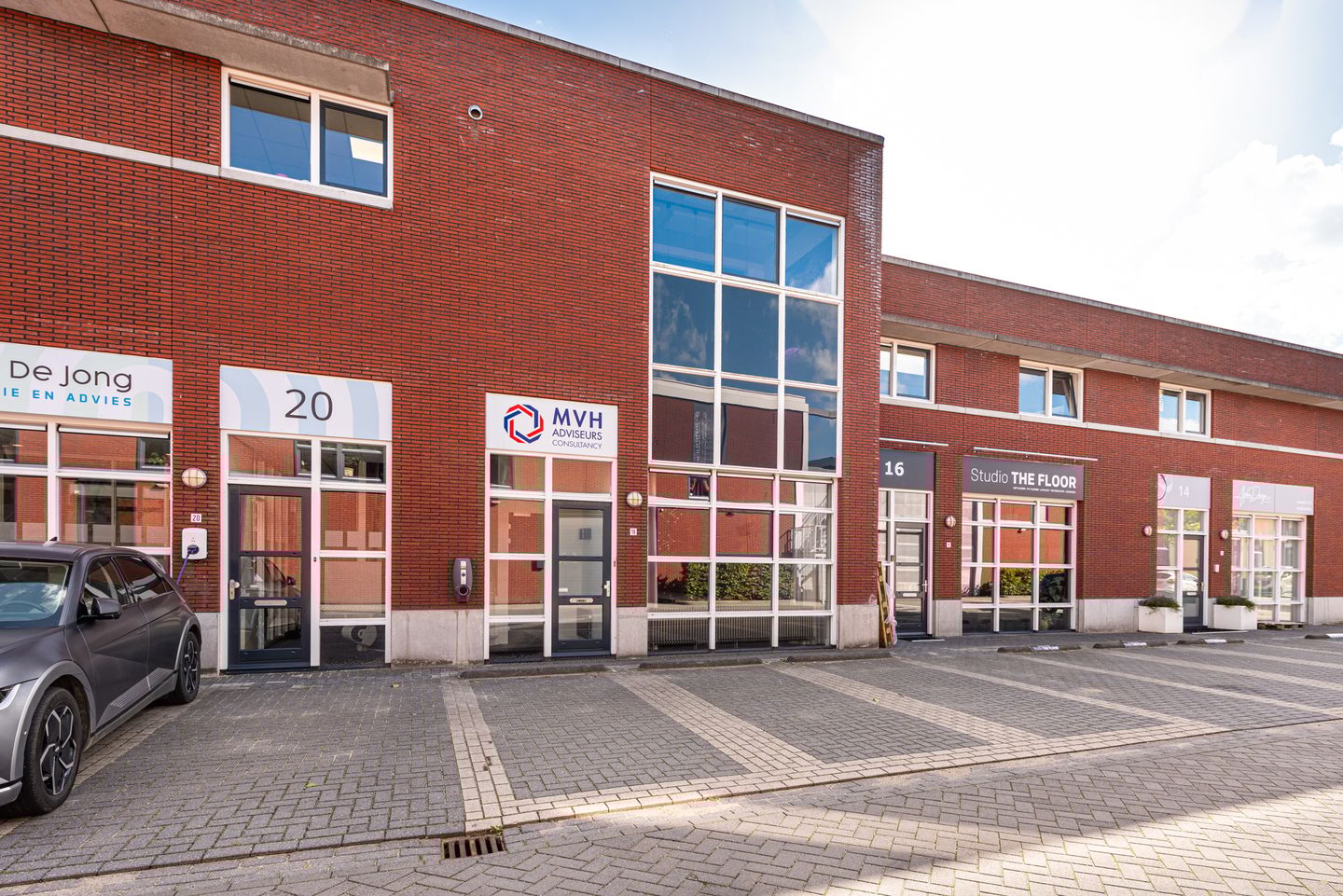 View photo 1 of Veilingweg 18
