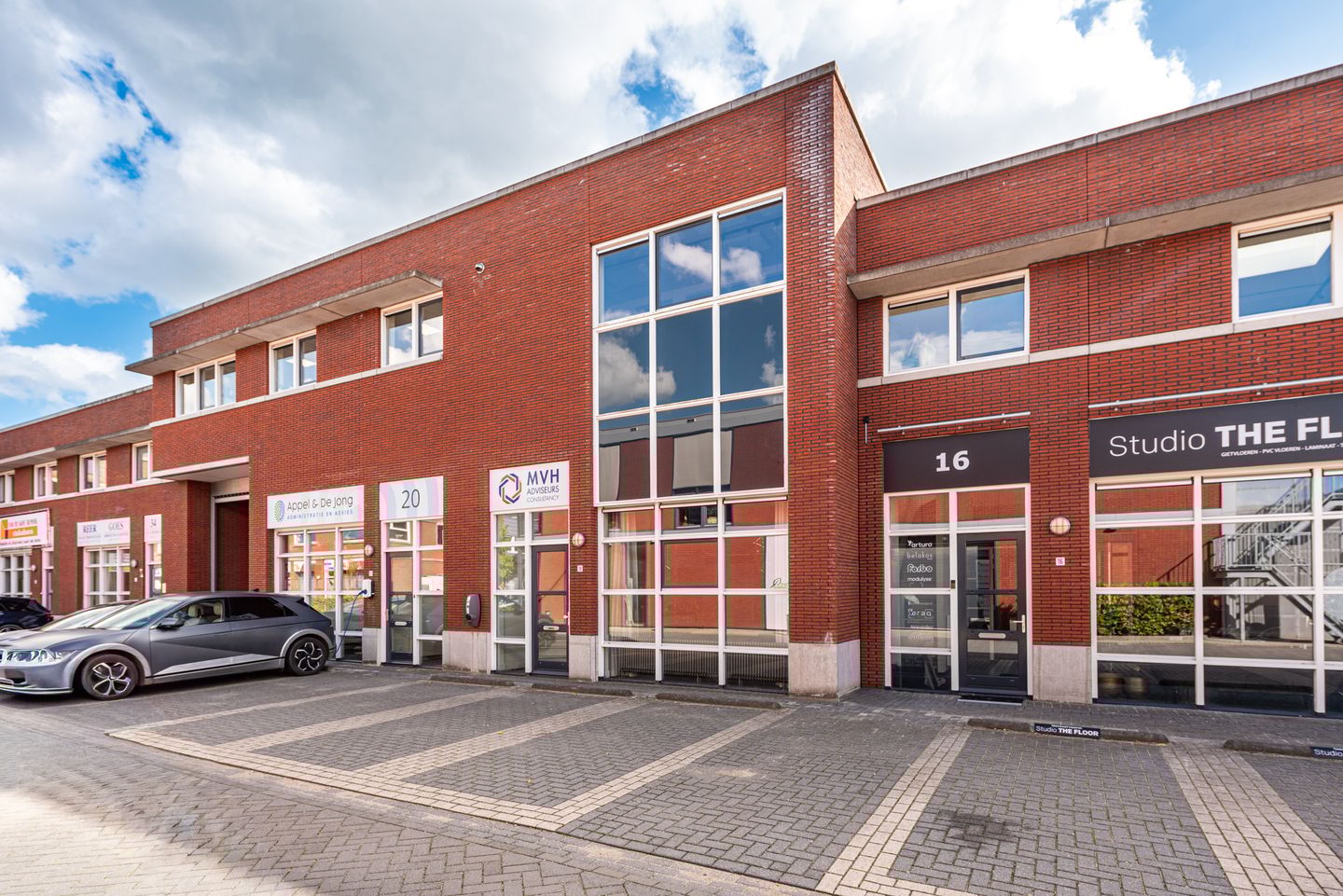 View photo 3 of Veilingweg 18
