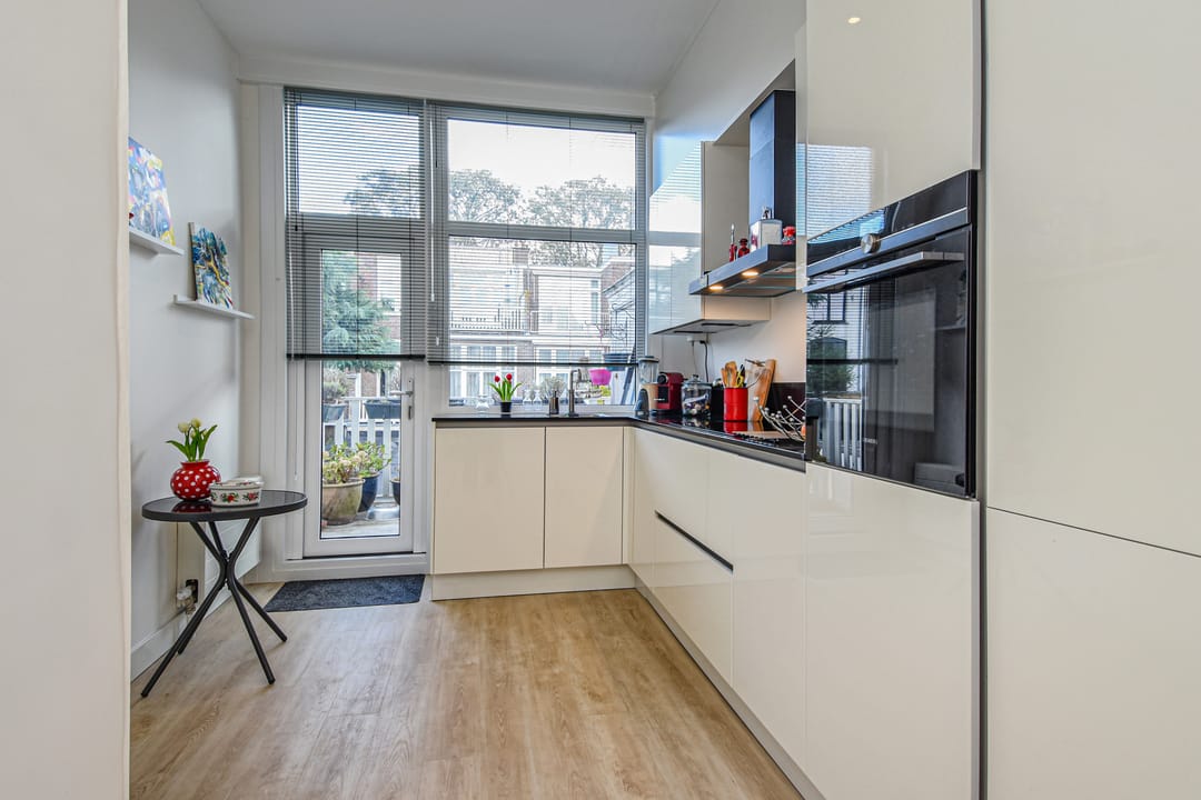 Photo 8 of Van Beverningkstraat 264