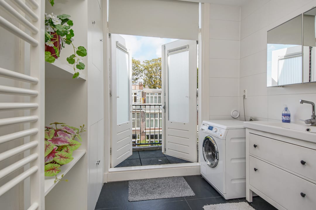 Photo 17 of Van Beverningkstraat 264