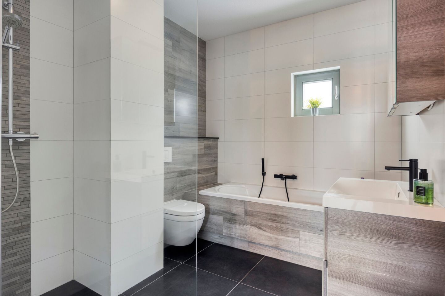 Foto 25 van Stormramruwe 10