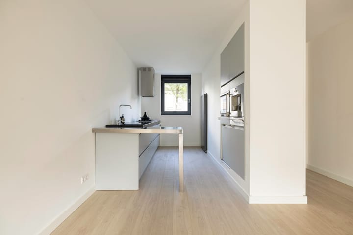 Photo 7 of Colonnade 75