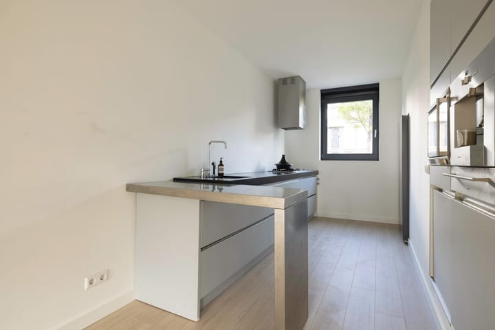 Photo 8 of Colonnade 75