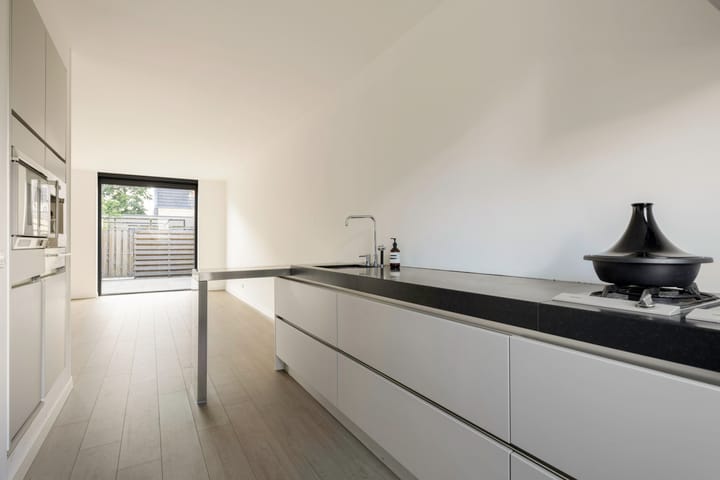 Photo 9 of Colonnade 75