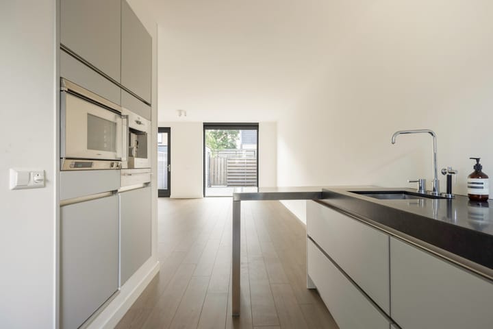 Photo 10 of Colonnade 75