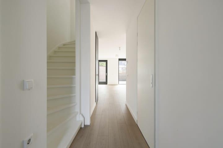 Photo 13 of Colonnade 75