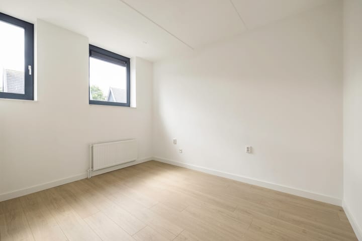 Photo 16 of Colonnade 75