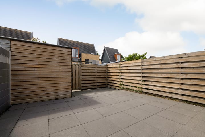 Photo 28 of Colonnade 75