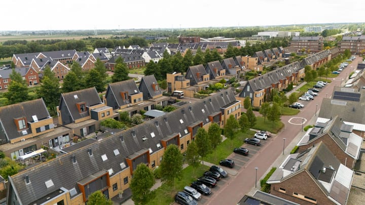 Photo 35 of Colonnade 75