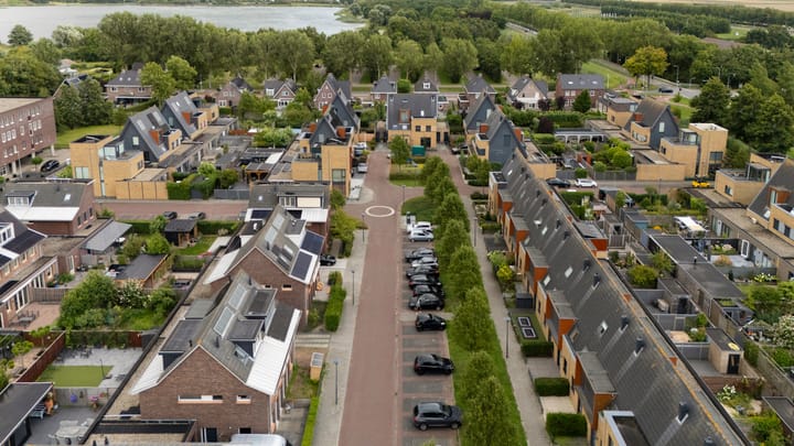 Photo 36 of Colonnade 75