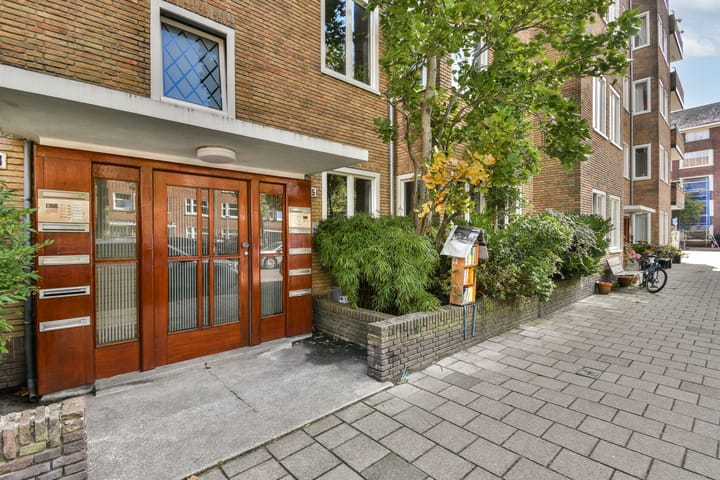 Photo 3 of Watteaustraat 15-H