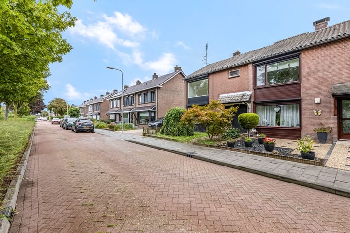 Foto 32 van Van Hallstraat 10