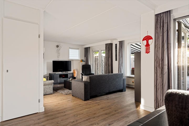 Foto 11 van Rechterenstraat 20