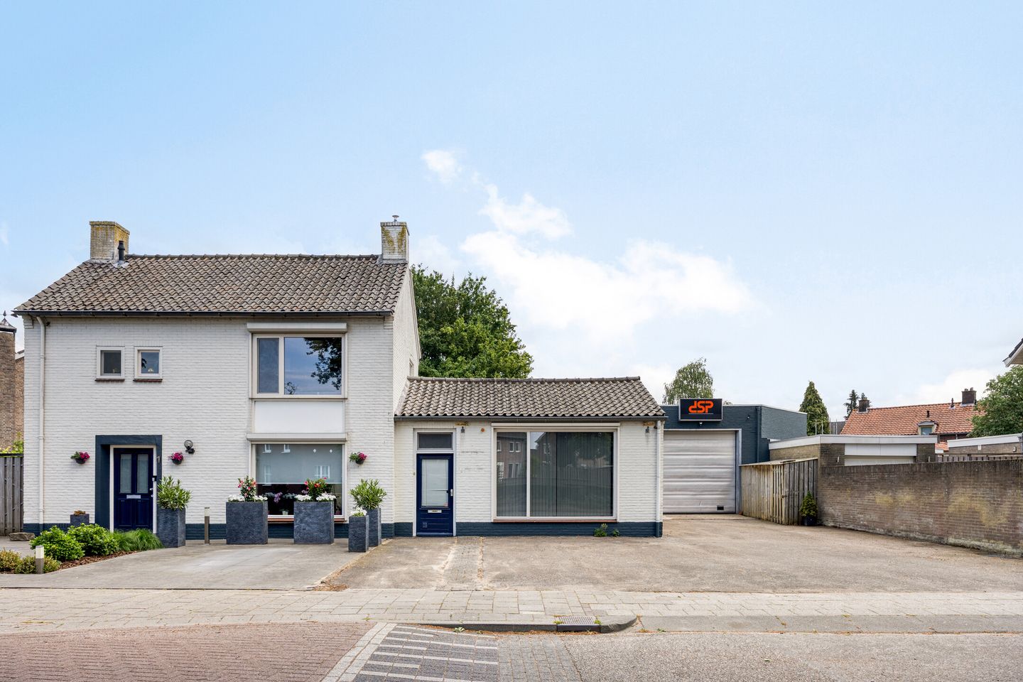 View photo 1 of Deken van der Cammenweg 1-a