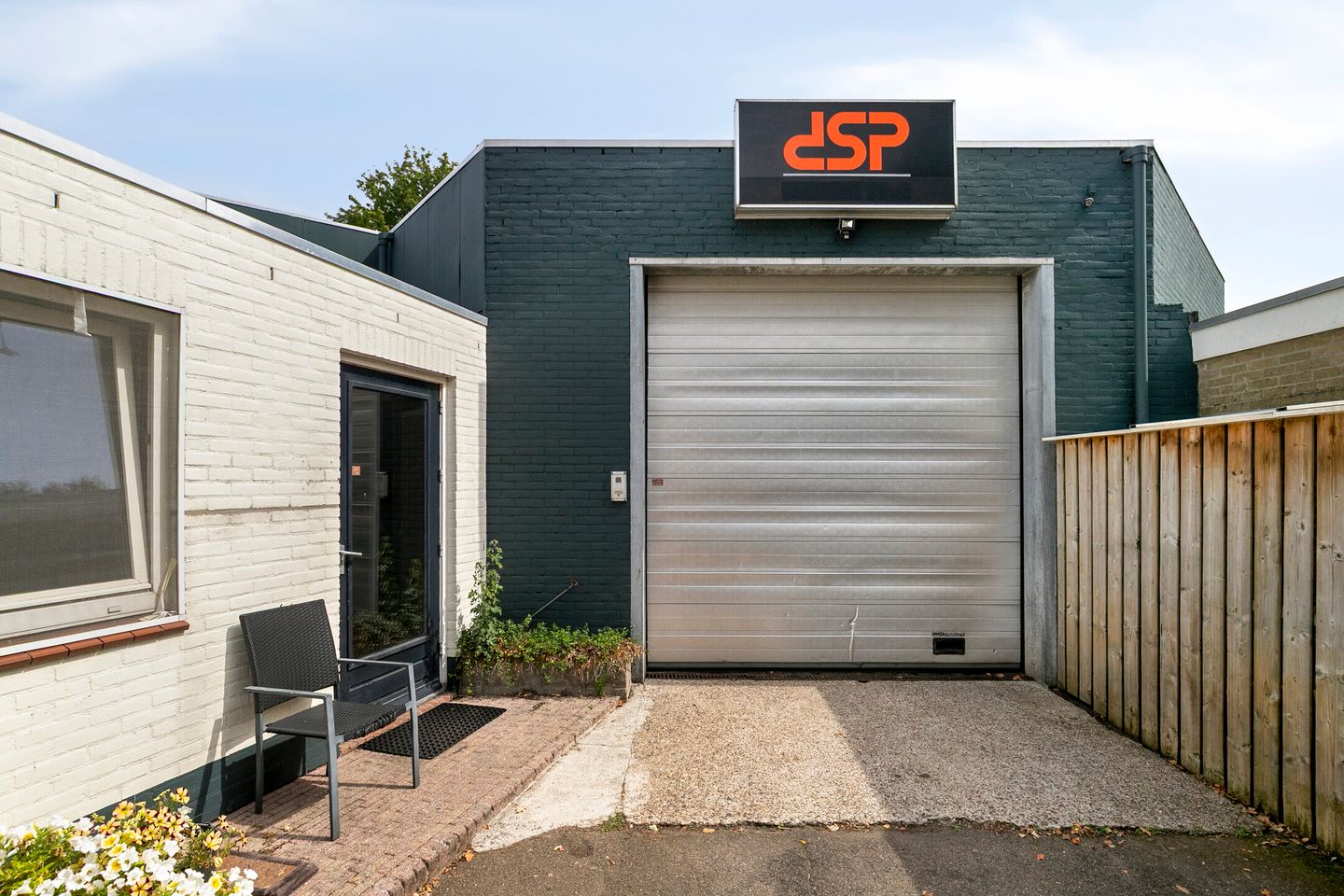 View photo 2 of Deken van der Cammenweg 1-a