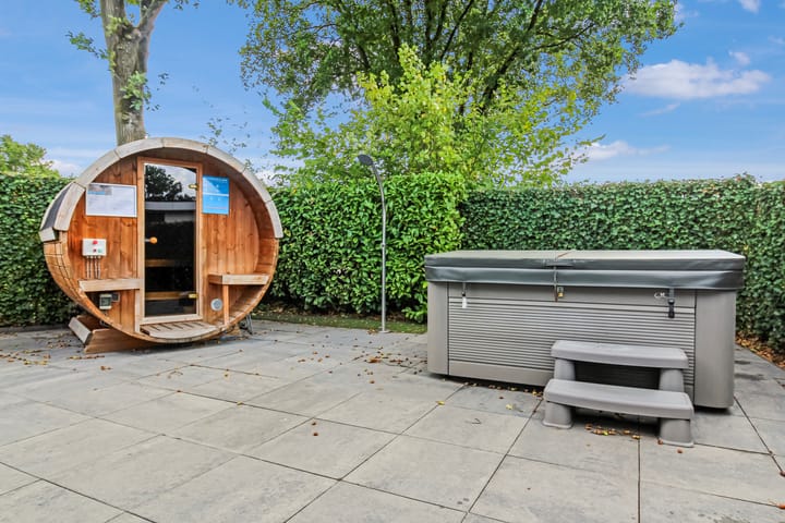 Photo 3 of Loverensestraat 11-D17