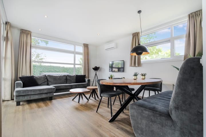 Photo 5 of Loverensestraat 11-D17