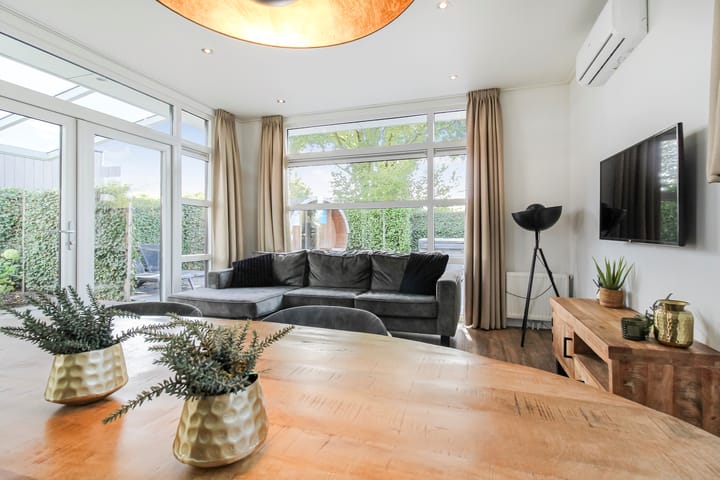 Photo 6 of Loverensestraat 11-D17