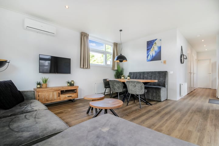 Photo 7 of Loverensestraat 11-D17