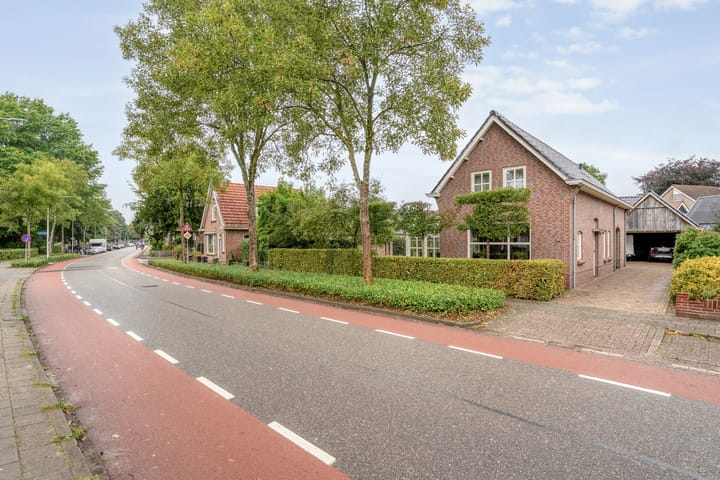 Photo 3 of Burgemeester Schuitestraat 36