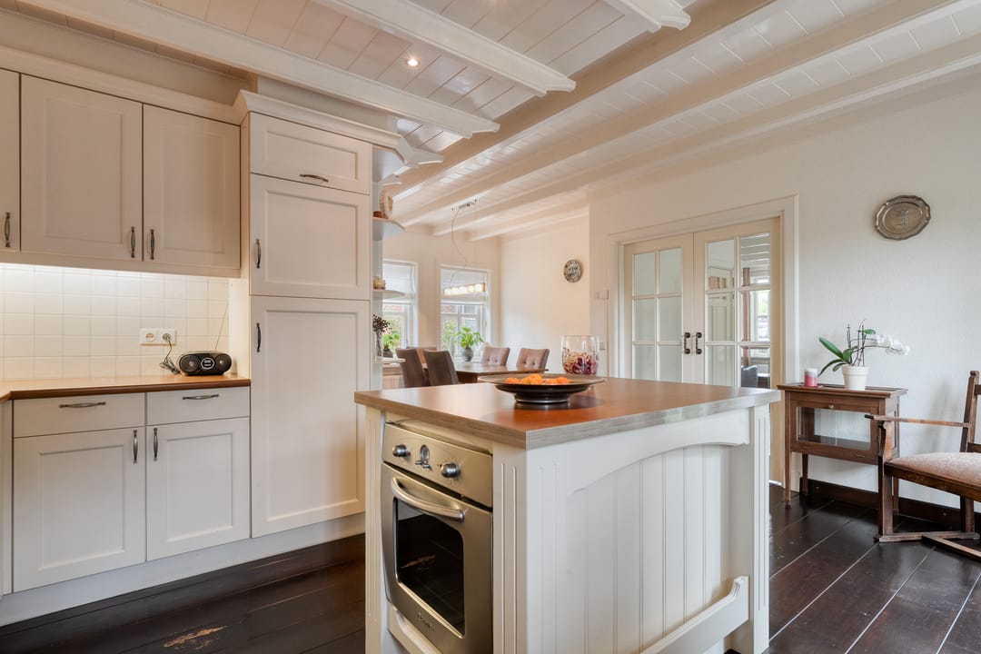 Photo 16 of Burgemeester Schuitestraat 36