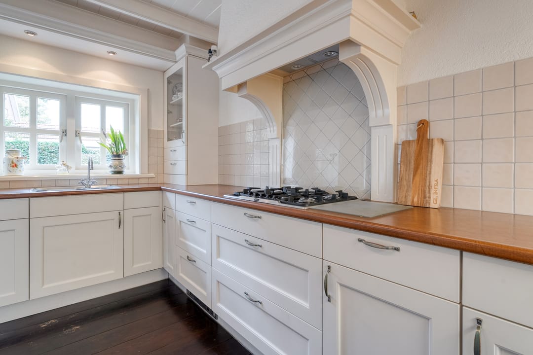 Photo 17 of Burgemeester Schuitestraat 36