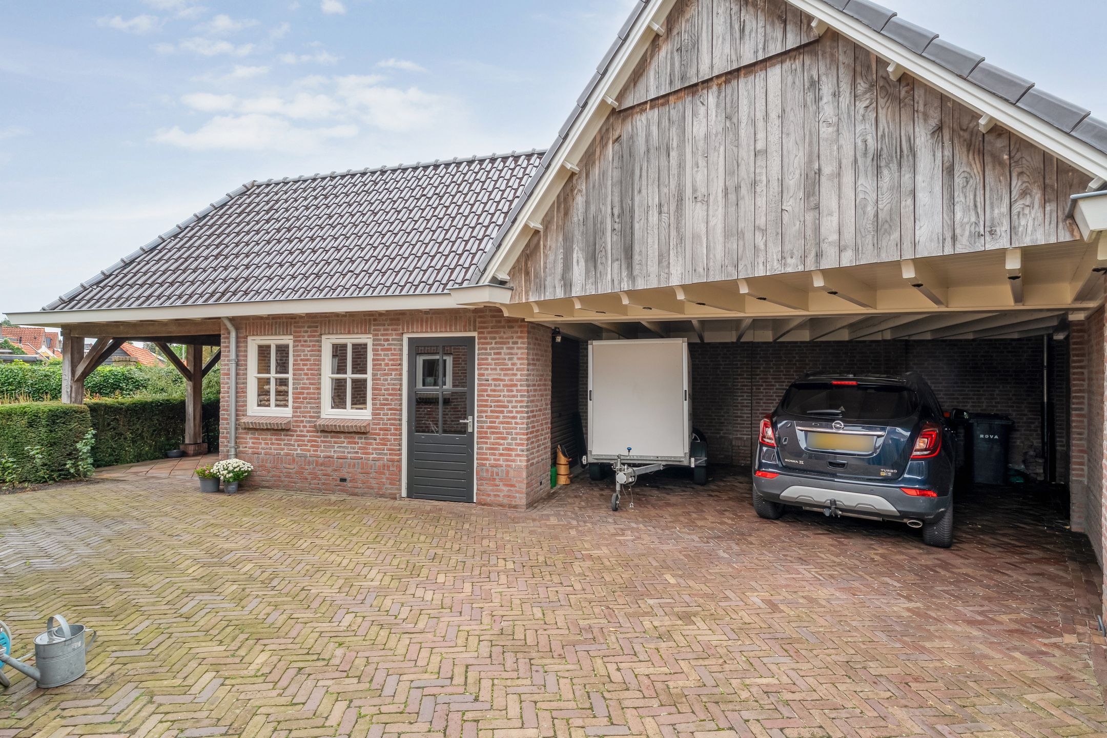 Photo 33 of Burgemeester Schuitestraat 36