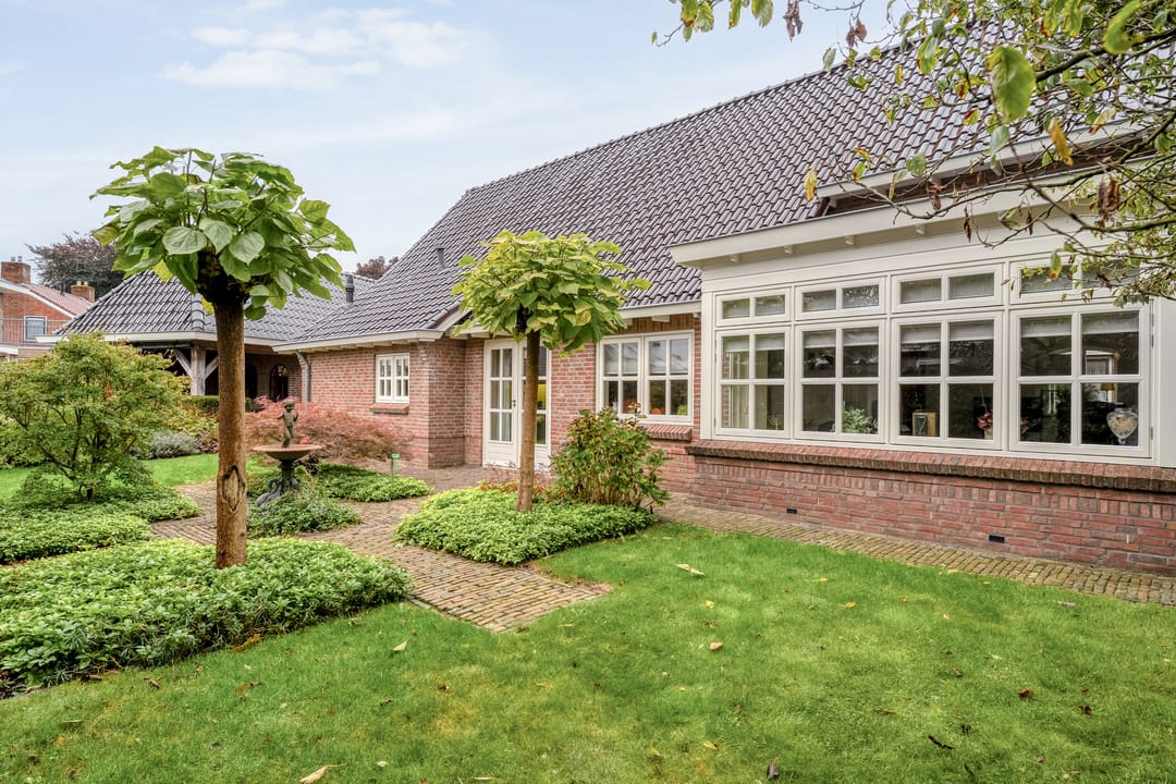 Photo 37 of Burgemeester Schuitestraat 36