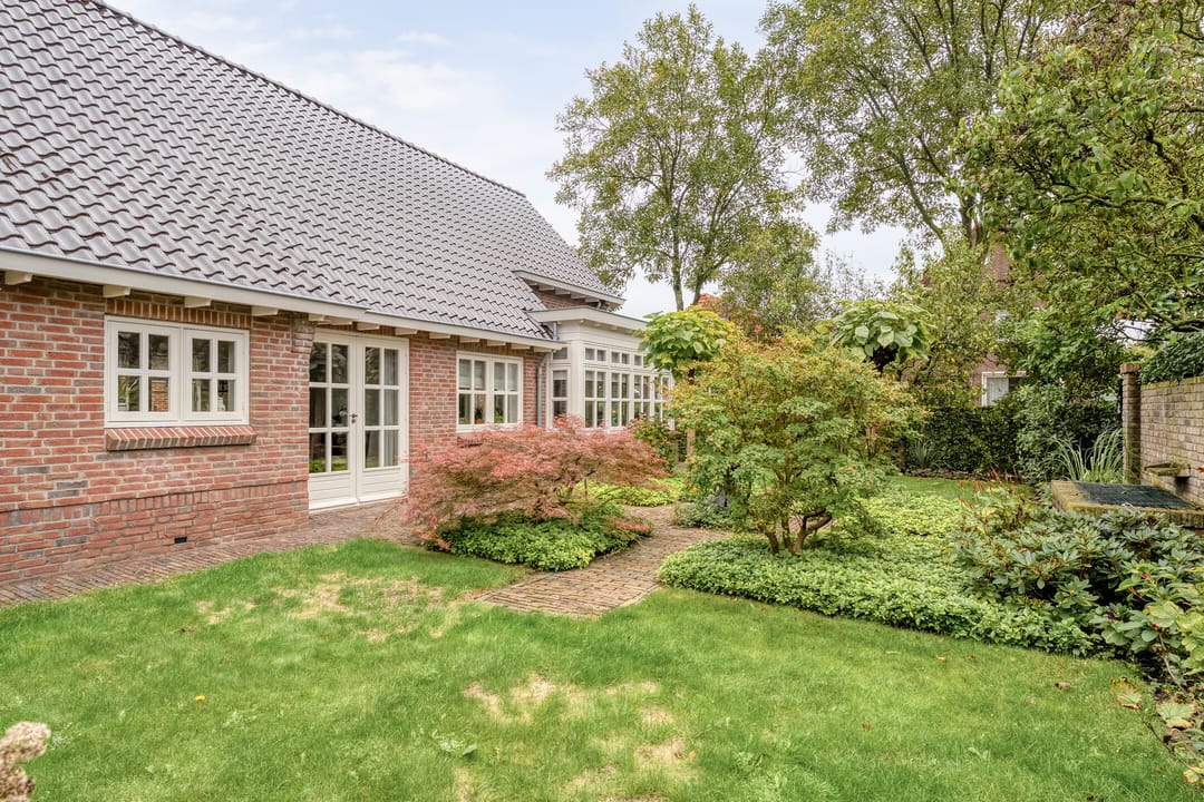 Photo 38 of Burgemeester Schuitestraat 36